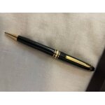 Stylo mont blanc a bille, excellent etat, modle 137, 1 mm, prix d'achat 425. 00, vendu sans la boite, ...