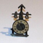 Taille crayon horloge pendule en metal play me