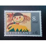 Timbre pays - bas yt 824 garon avec chapeau a plumes 1965 ( 110106 )