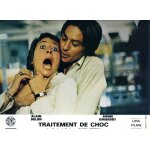 Traitement de choc : jeu de 16 photos d'exploitation cinmatographique - format 24, 5x30 cm - de alain ...