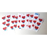 Trente jolis autocollants en forme de coeur rouge avec inscription chaque enfant a besoin d'�tre aim� ...