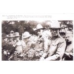 U s soldiers in france : the sammies were literally covered of flowers. la photo les montre au cimetire ...