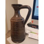 A vendre un vase 6 verres , une gruche de jean marais en ceramique realise des mains de l'artiste a valauris ...