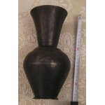 Vase ancien en m�tal finement grav�