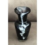 Vase en verre souffl� avec inclusions sign�