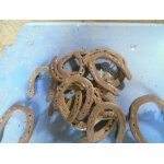 Vieux fers a cheval en vrac vendus au kilo