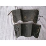 Ww1 / 2 / postwar paire de gutres / guetrons en cuir noir et lacets d'attaches taille 36 cm sur 14 cm ...