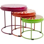 3 tables d'appoint gigognes en acier multicolore 3 tables d'appoint gigognes en acier multicolore