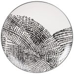 Assiette plate en porcelaine blanche et motifs noirs Assiette plate en porcelaine blanche et motifs noirs