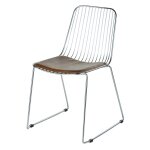 Chaise en acier chrom et coussin marron effet cuir vieilli