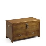 Coffre en bois marron