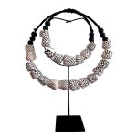 Collier en coquillages léopard, blanc / marron d32 cm Collier en coquillages léopard, blanc / marron d32 cm