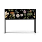 Console mdf laquée 2 portes 3 tiroirs imprimé floral fond noir Console mdf laquée 2 portes 3 tiroirs imprimé floral fond noir