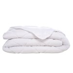 Couette 250 gr 100% microfibre blanc 115x145 cm (lit bébé) Couette 250 gr 100% microfibre blanc 115x145 cm (lit bébé)
