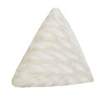 Coussin pyramide en fausse fourrure blanche