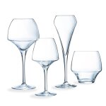 Ensemble de 24 verres  pied et gobelets en verre