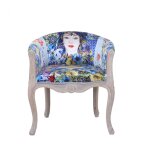 Fauteuil en velours  motifs baroques multicolores