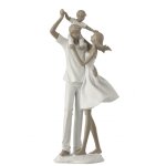 Figurine couple avec enfant en r�sine blanc 15x10x40 cm