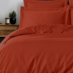 Housse de couette rayée réversible en satin terracota 140x200 cm Housse de couette rayée réversible en satin terracota 140x200 cm
