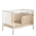 Lit bébé tout barreaux en bois avec matelas Lit bébé tout barreaux en bois avec matelas