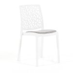 Lot de 6 chaises en polypropylène blanches avec coussin gris Lot de 6 chaises en polypropylène blanches avec coussin gris