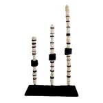 Monnaies en coquillages sur support, lot de 3 Monnaies en coquillages sur support, lot de 3