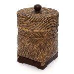Petit panier de rangement en rotin brun Petit panier de rangement en rotin brun