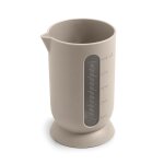Pichet gradué en polypropylène gris opaque 0, 5 litre Pichet gradué en polypropylène gris opaque 0, 5 litre