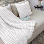 Plaid côtelé blanc effet fourrure blanc 180x220cm Plaid côtelé blanc effet fourrure blanc 180x220cm