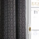 Rideau en broderie de fil satin� au motif �cailles noir