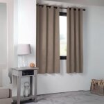 Rideau occultant uni 210gr / m2 polyester beige 135x180 cm Rideau occultant uni 210gr / m2 polyester beige 135x180 cm