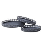 Set de 3 plateaux  gateaux motif dentelle en mtal gris l. 35 30 25 cm