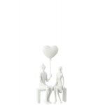 Statuette couple assis avec ballon coeur en synthétique blanc 12x6x24 Statuette couple assis avec ballon coeur en synthétique blanc 12x6x24