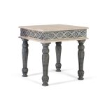 Table basse en bois de manguier et pieds sculptés à la main Table basse en bois de manguier et pieds sculptés à la main