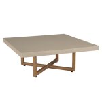 Table basse carr�e 107x107cm en b�ton beige pieds crois�s en teck
