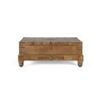 Table basse de style coffre en bois de manguier Table basse de style coffre en bois de manguier