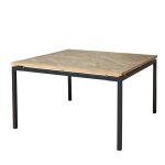 Table carrée en chêne et métal, 8 couverts teinte claire Table carrée en chêne et métal, 8 couverts teinte claire