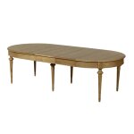Table ovale en chne 3 rallonges 4 / 10 couverts teinte claire