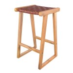 Tabouret pour îlot central 67 cm en teck et cuir tressé marron Tabouret pour îlot central 67 cm en teck et cuir tressé marron