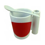 Mug et cuillère en porcelaine avec ardoise rouge Mug et cuillère en porcelaine avec ardoise rouge