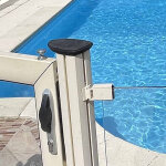 Accroche verre sur portillon - barriere piscine verre