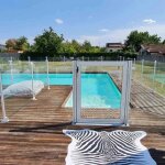 Portillon tirant gauche en verre et aluminium gris