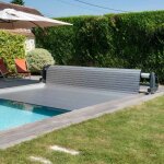 Volet roulant piscine sur rail - mouv & roll - sur mesure