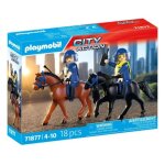 71877 2 policiers cavaliers avec leurs chevaux
