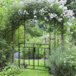 Arche de jardin avec portillon arche � rosiers style fer forg� dim. 114l x 36l x 232h cm m�tal �poxy ...