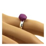 Pierres et minraux. bague rubis brut plaqu argent. 9. 71 ct. taille rglable.