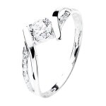 Bague solitaire en or blanc 9 carats avec zircon cubique de 45 mm largeur maximale de la t�te 8 mm.