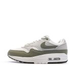 Baskets blanches / kaki femme nike air max 1
