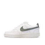 Baskets blanches / kaki femme nike court vision