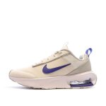 Baskets blanches / violettes femme nike intrlk